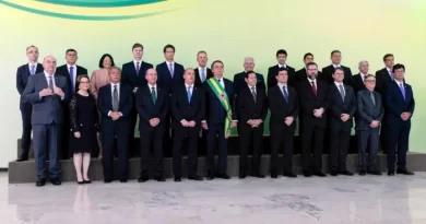 Dos ministros que assumiram com Bolsonaro, metade deixou o governo